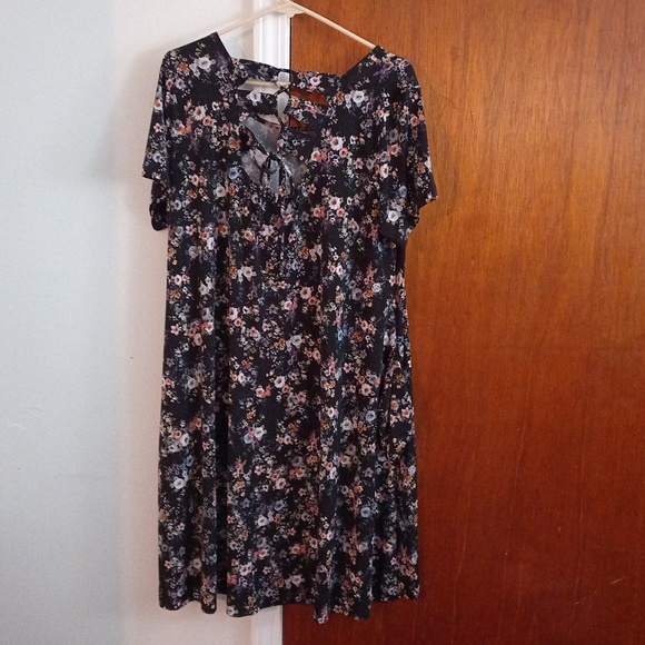 Dress - Picture 3 of 5